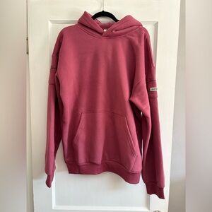 NWT Comfrt Unisex Travel Essentials Hoodie in Berry Size Large